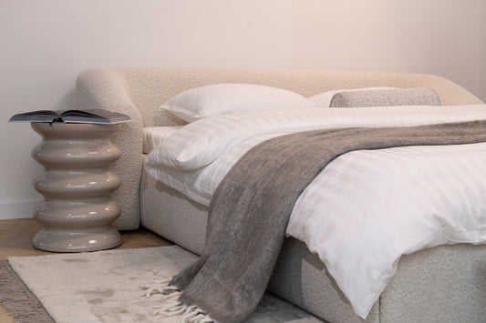 Łóżko tapicerowane – jak wybrać idealny model do sypialni?