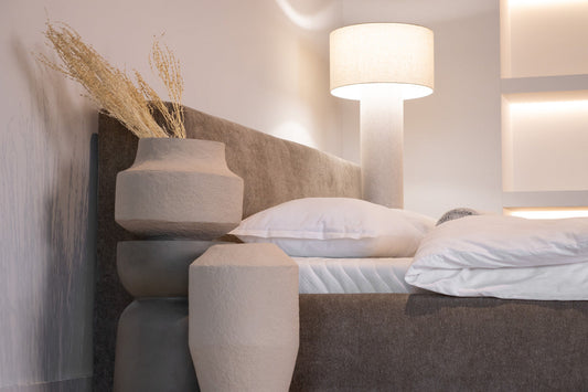 Wyjaśniamy, jak zaaranżować sypialnię w stylu boho: od mebli po dodatki