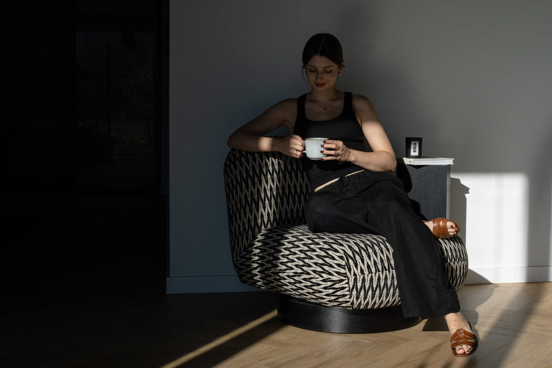 Home office v obývacím pokoji? Oddělte pracovní zónu bez ztráty útulnosti