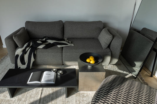 Wygodna kanapa do salonu, czyli jaka?