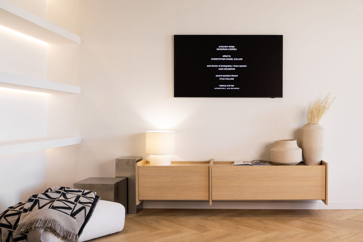 Závěsná TV skříňka Clea - dub Gaja