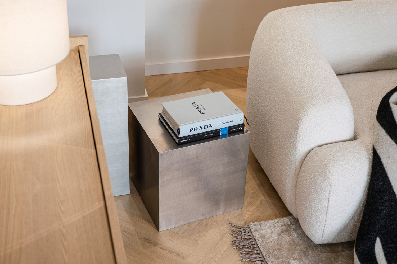 Odkládací stolek KOVU