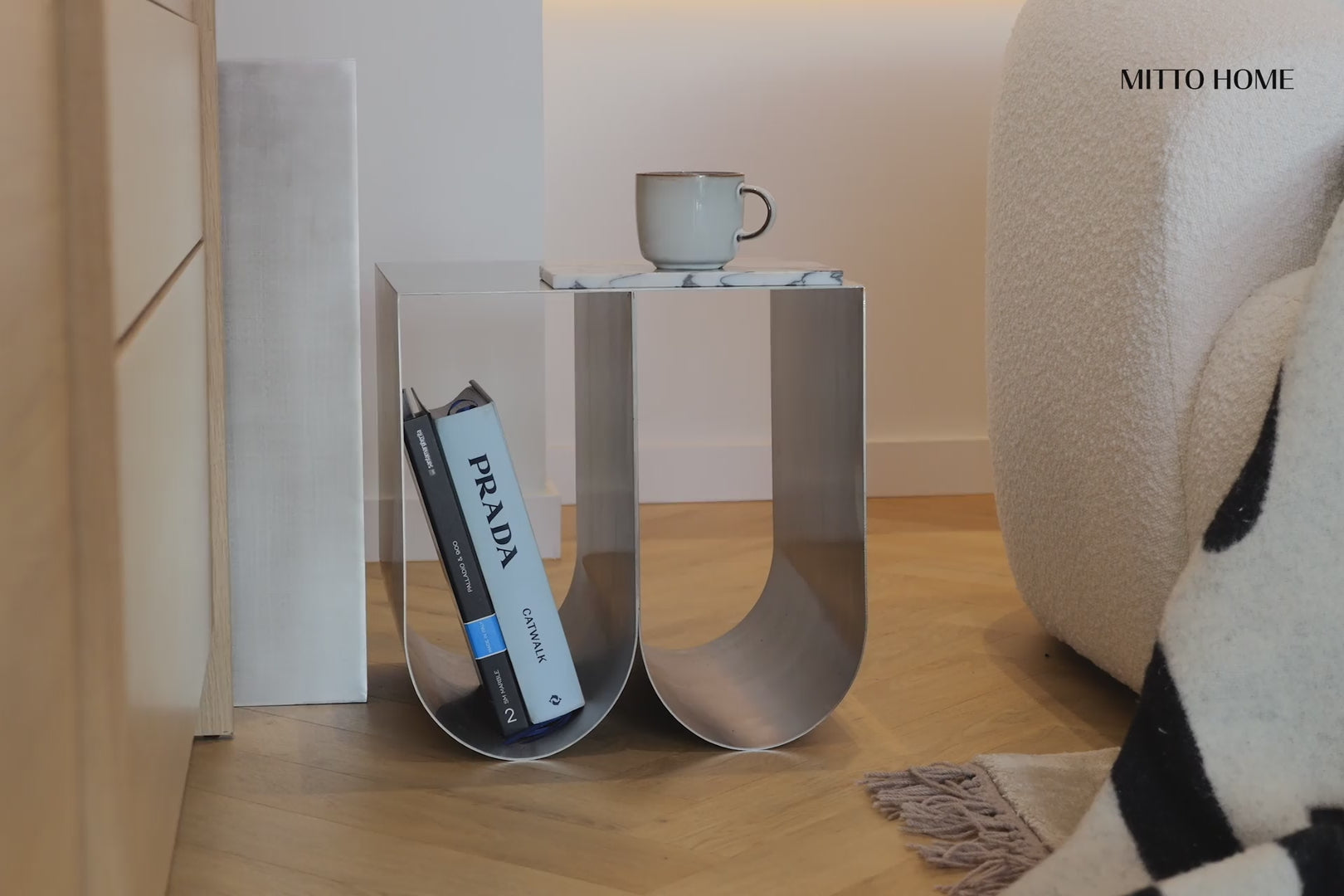 Dekorativní stůl KOVU