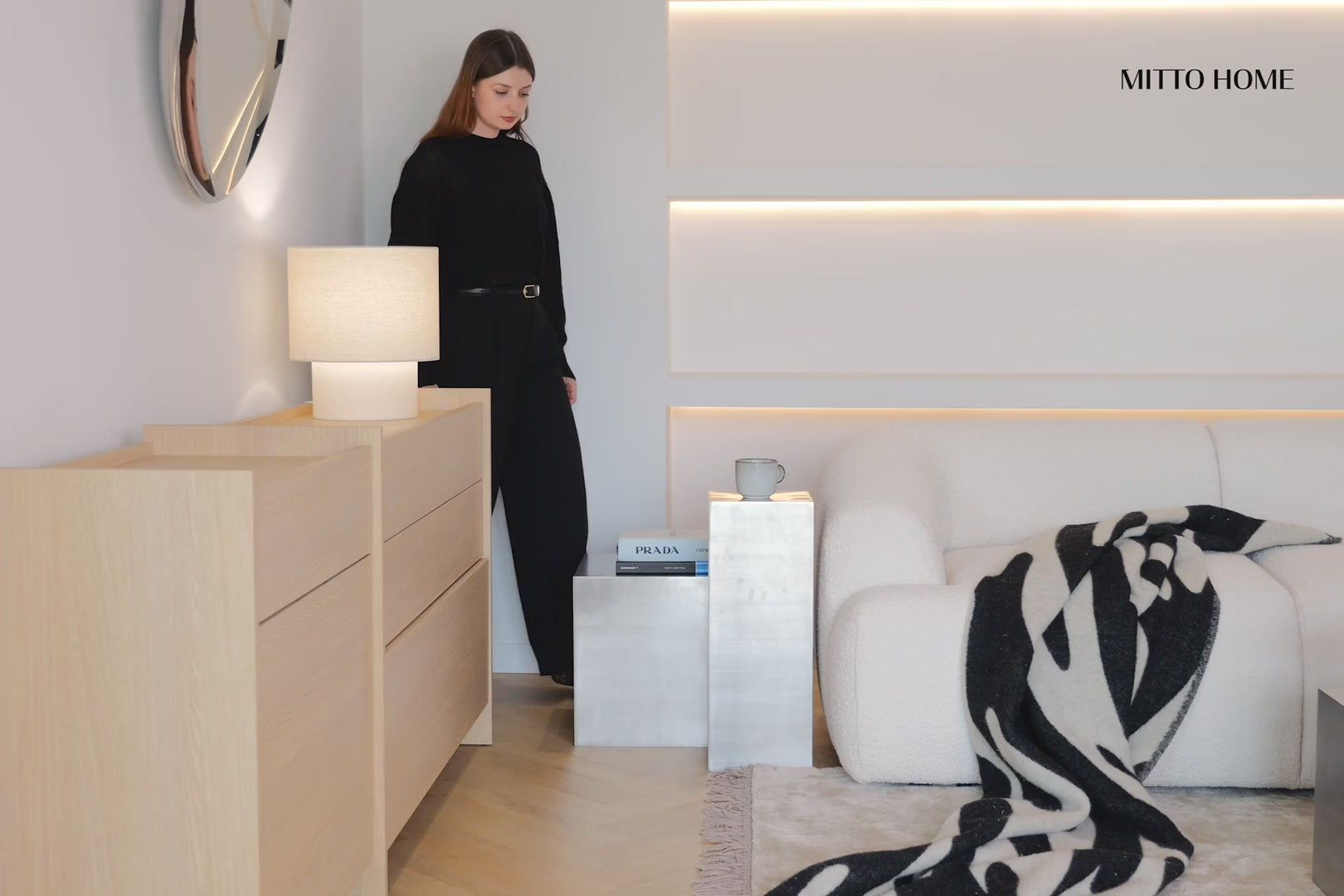 Odkládací stolek KOVU