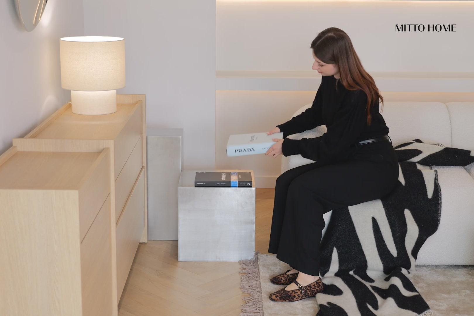 Odkládací stolek KOVU