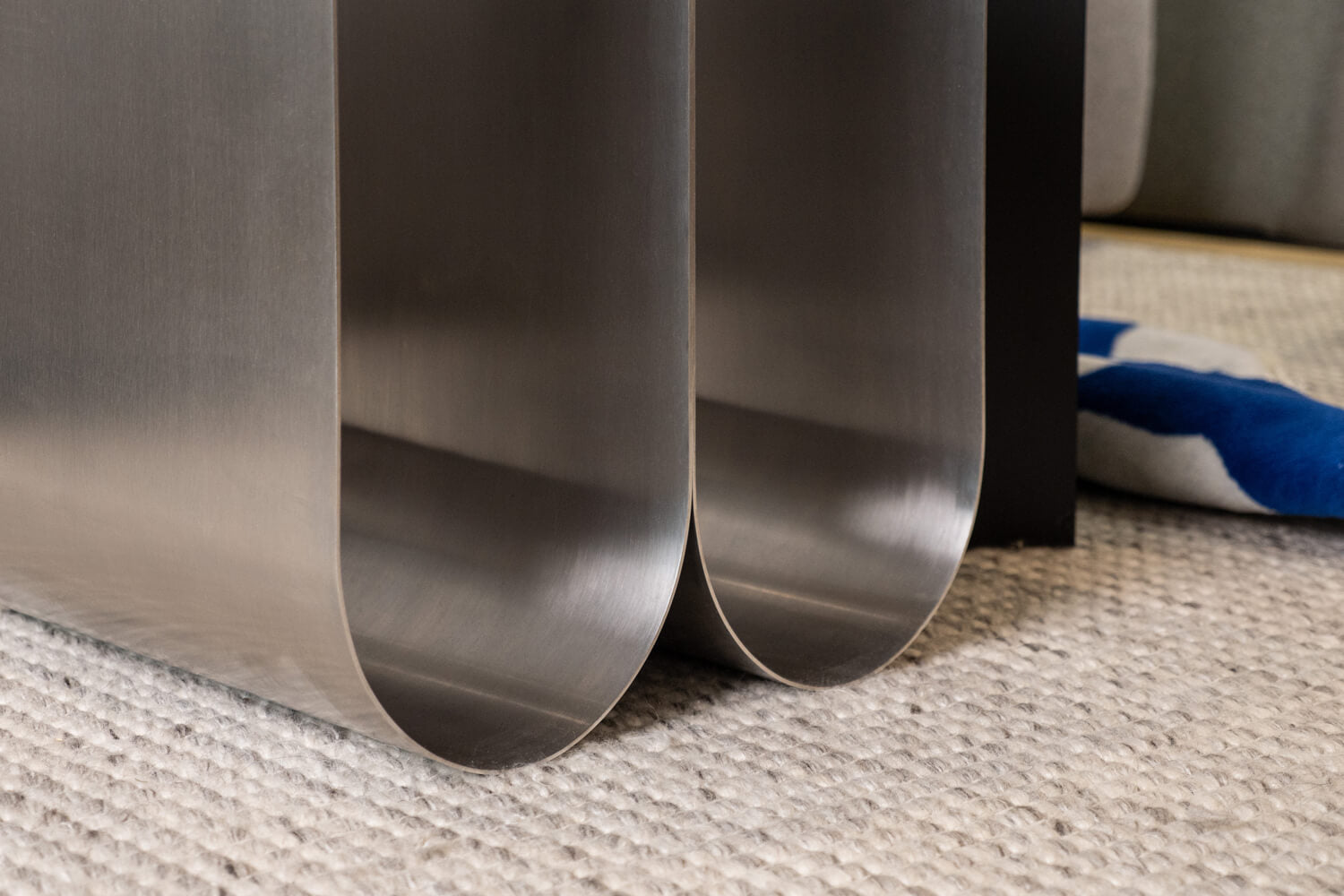 Dekorativní stůl KOVU